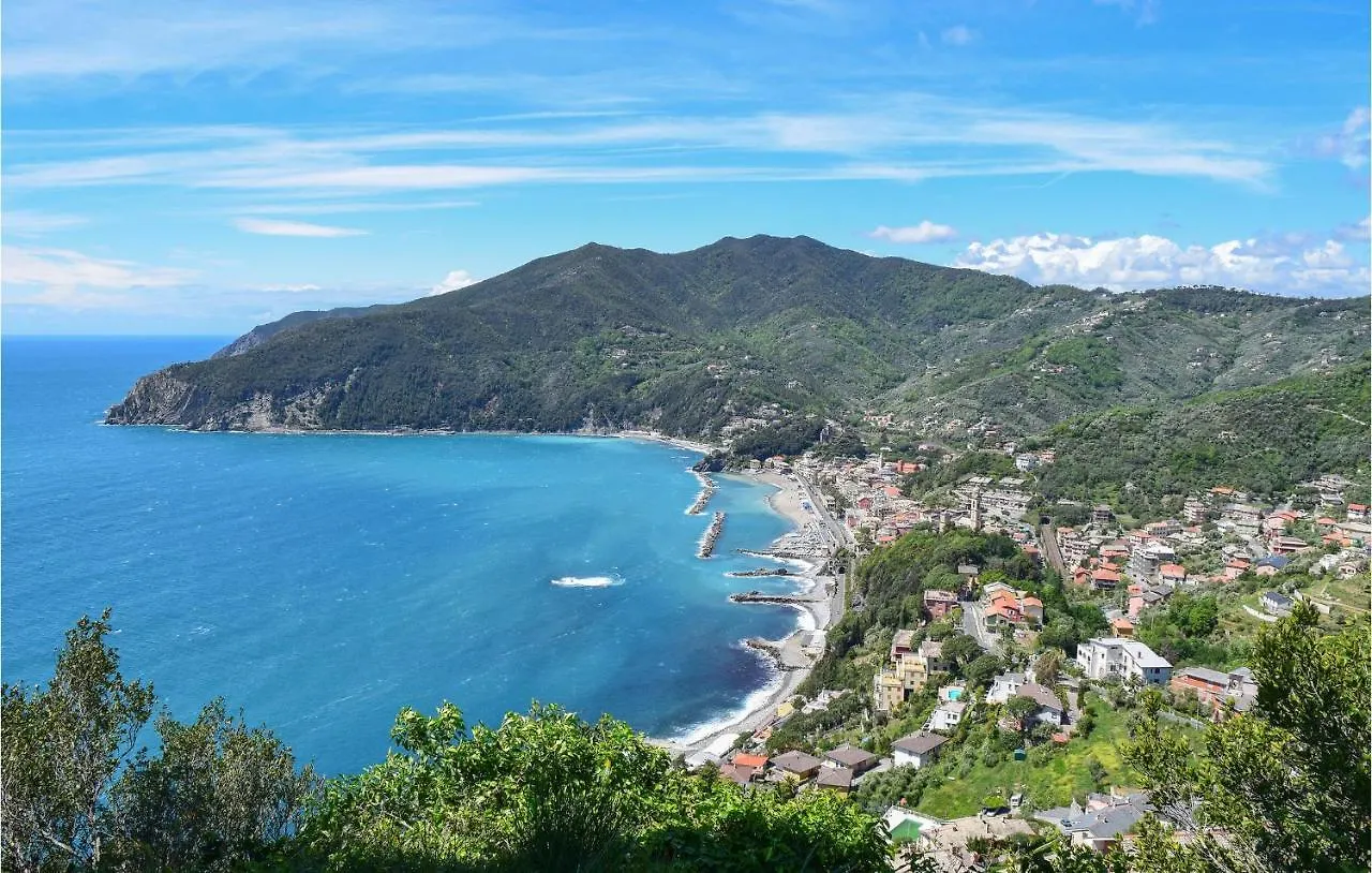 3 Bedroom Beautiful Home In Moneglia