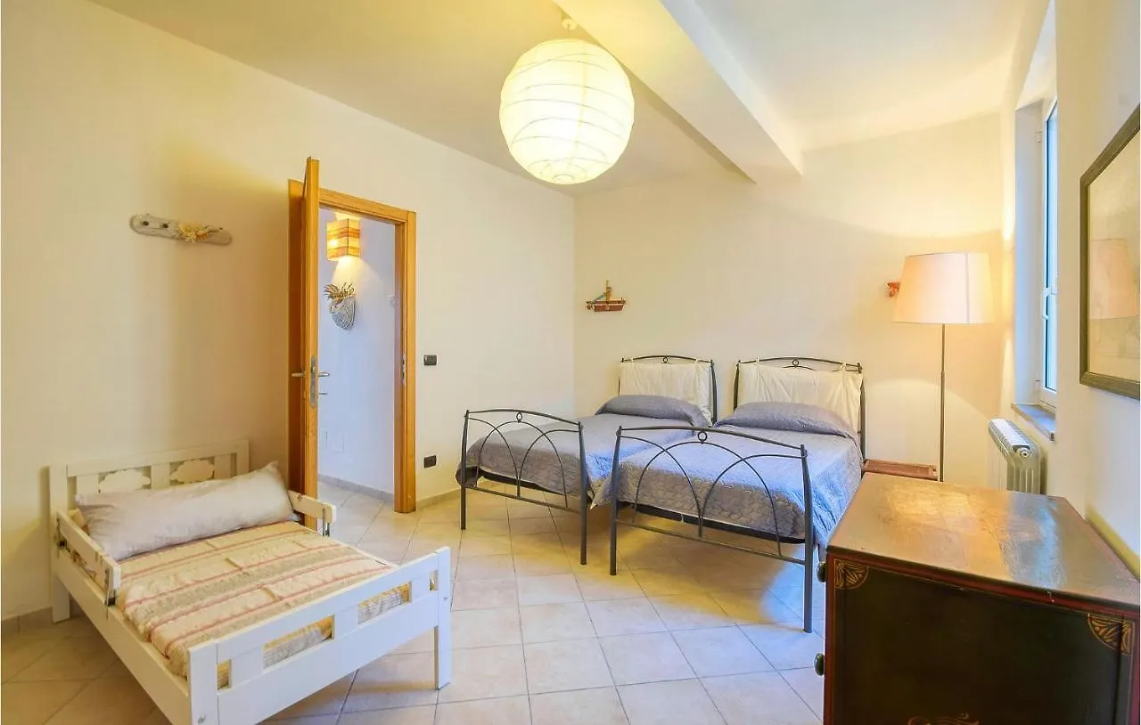 3 Bedroom Beautiful Home In Moneglia Italy