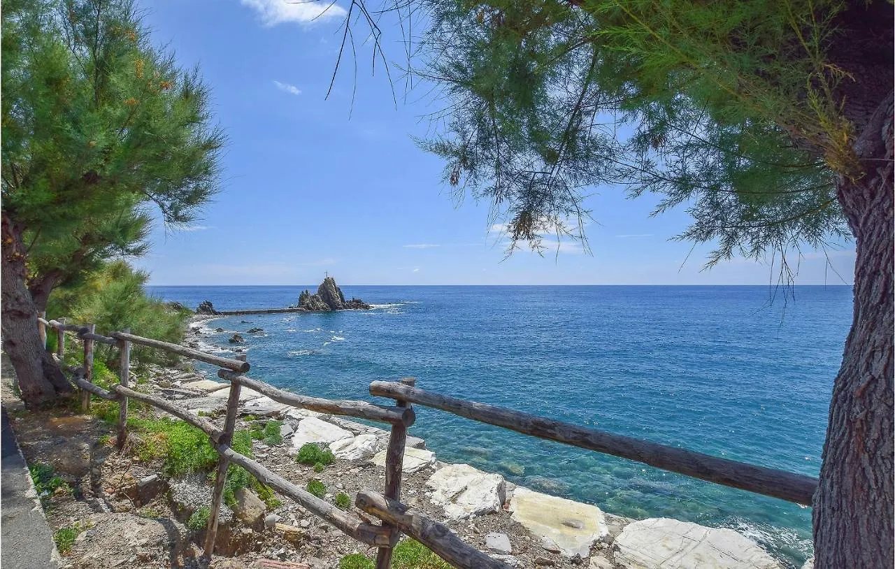 3 Bedroom Beautiful Home In Moneglia 0*,