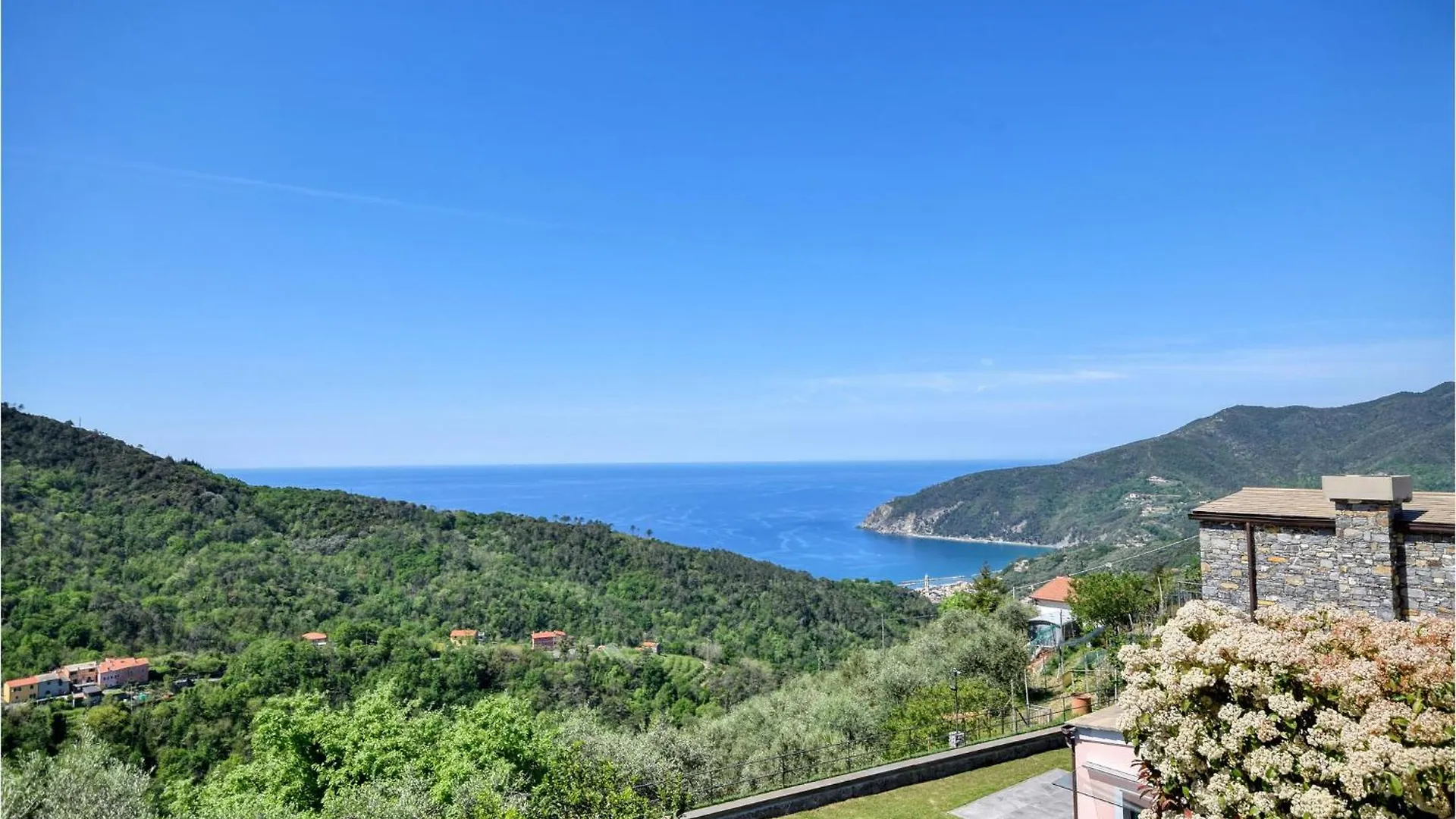 Holiday home 3 Bedroom Beautiful Home In Moneglia