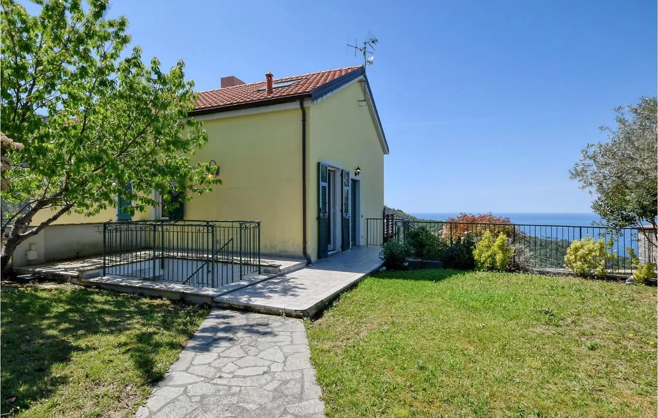 3 Bedroom Beautiful Home In Moneglia 0*,